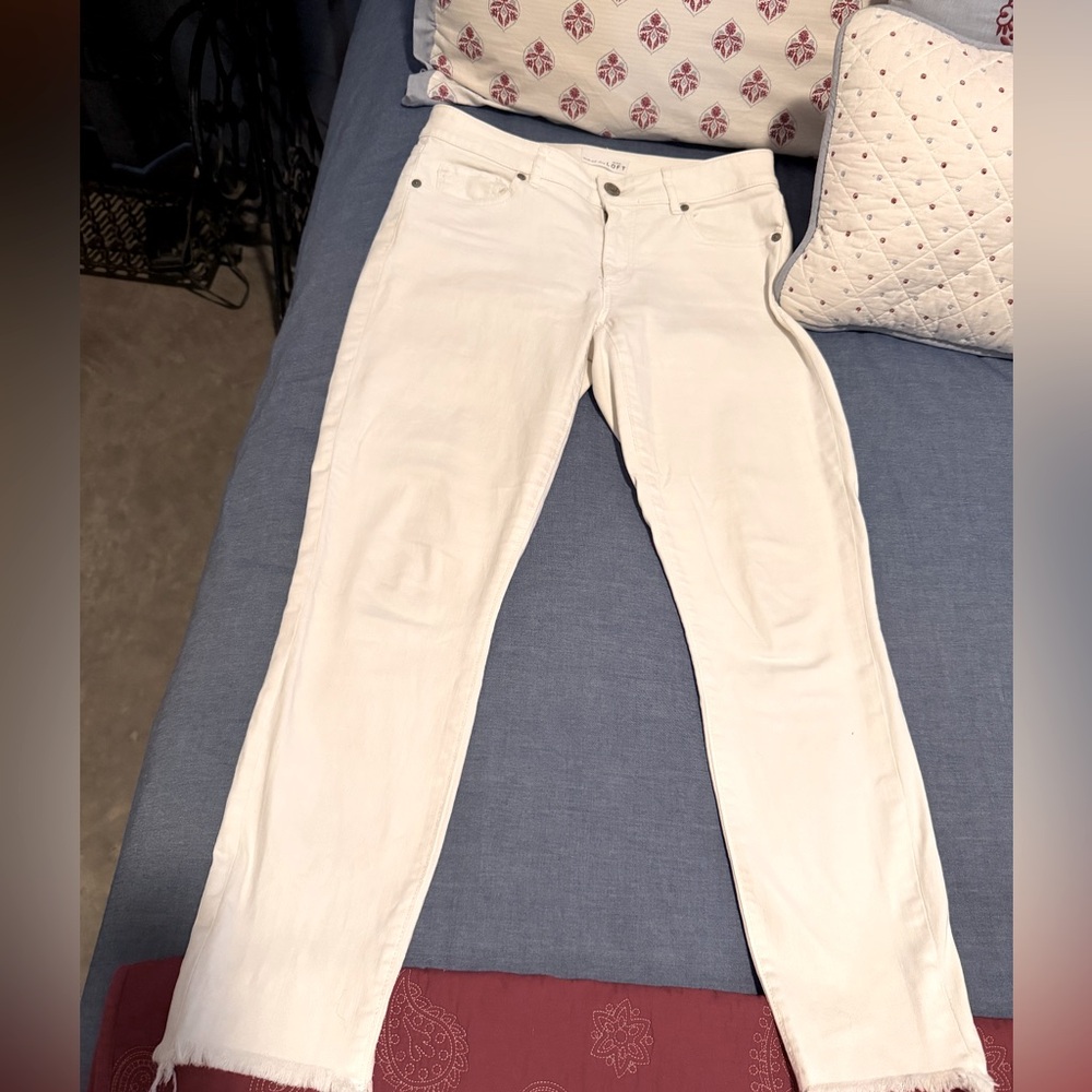 LOFT, White Denim Frayed Ankle Jeans, Size 26/2
